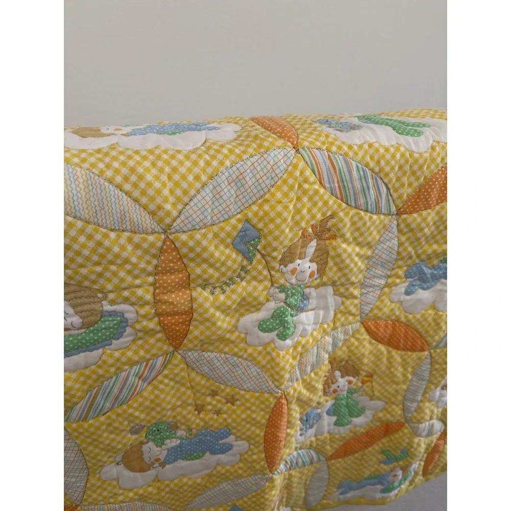 VTG YELLOW & WHITE‎ QUILTED BABY CRIB BLANKET W/BUNNIES  40